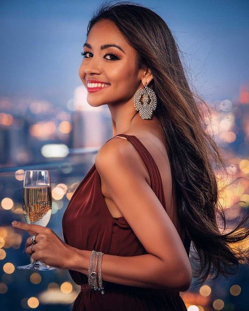 Cultured Escort in Toronto – Elise Fontaine