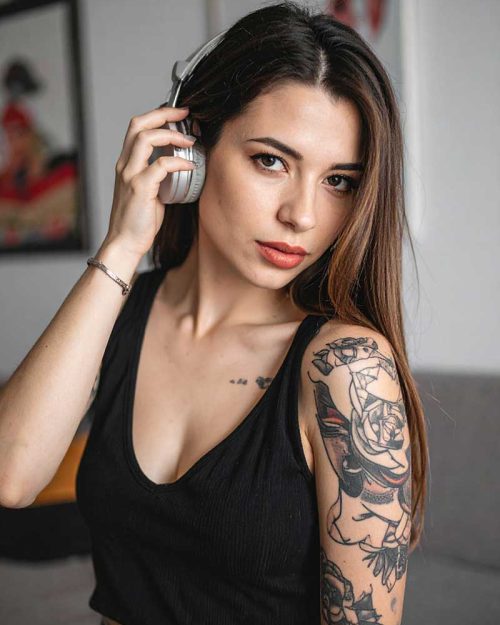 Artistic Lettering Escort in Toronto – Fiona Zhang